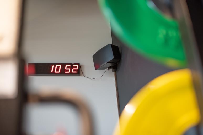 Verlichting, netwerk en muziek in een boutique gym te Mol