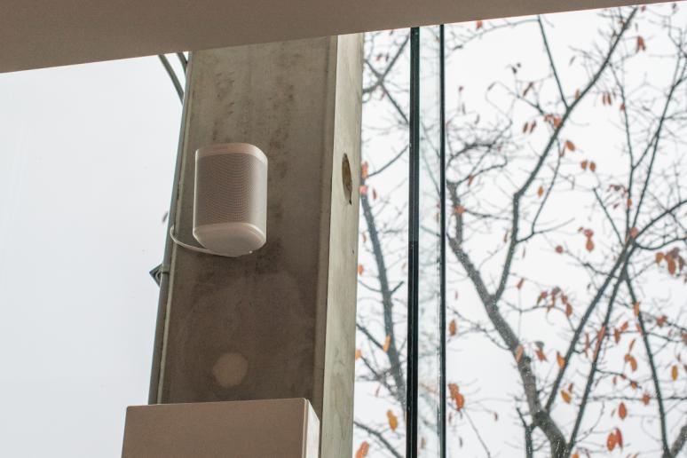 Verlichting, netwerk en muziek in een boutique gym te Mol