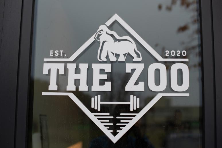 Verlichting, netwerk en muziek in een boutique gym te Mol